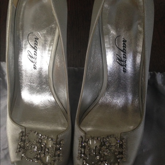 Ragazza Gray Satin Heels - Picture 2 of 5